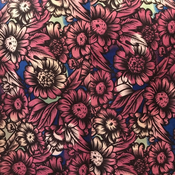 Lularoe Perfect T Tunic Womens Size Small Purple Floral Short Sleeve Relaxed Fit - Picture 8 of 13
